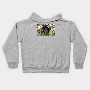 George the mouse in a log pile house - SPRING Kids Hoodie